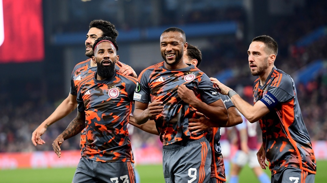 Θρυλική νίκη στην Αγγλία με 2-4 ο Ολυμπιακός - Απέχει 90 λεπτά από τον τελικό του Conference League