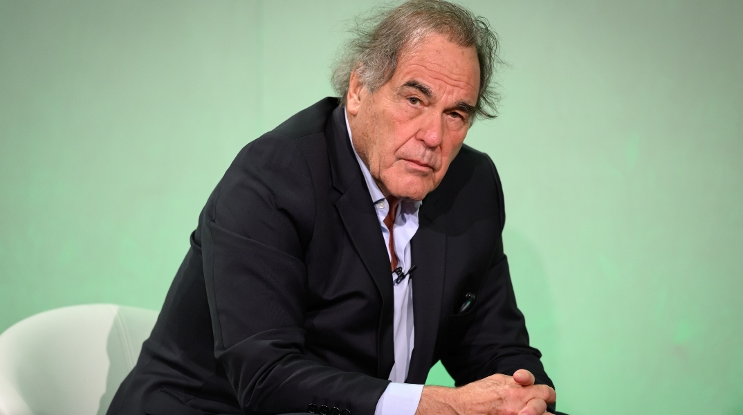 Ο Οliver Stone υπέρ της πυρηνικής ενέργειας