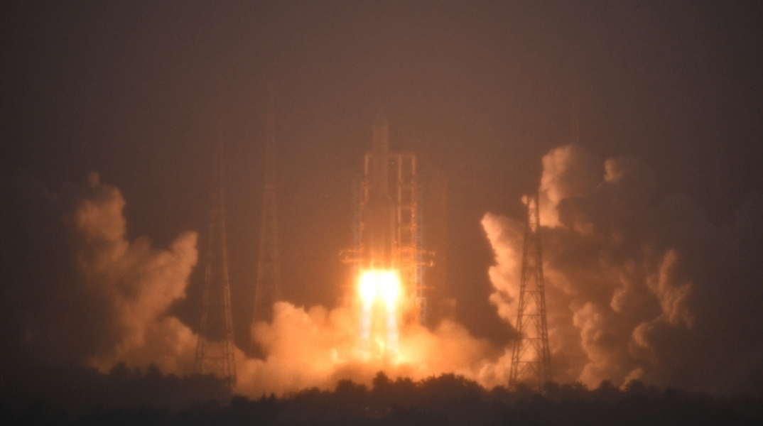 Κίνα: Εκτοξεύτηκε το διαστημόπλοιο Chang'e 6 για Σελήνη