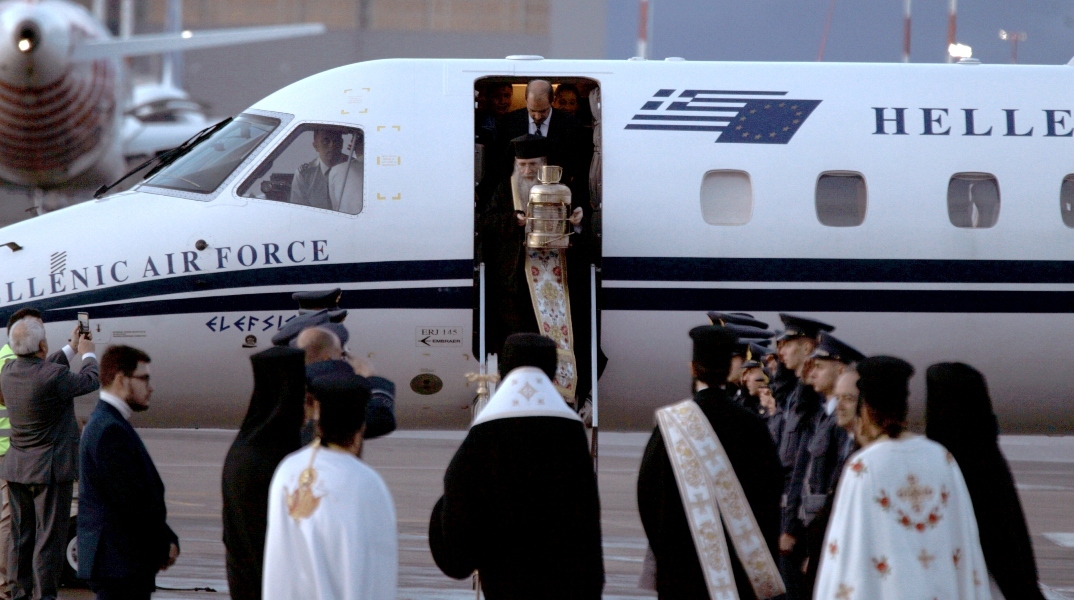 Έφτασε στην Αθήνα το Άγιο Φως 