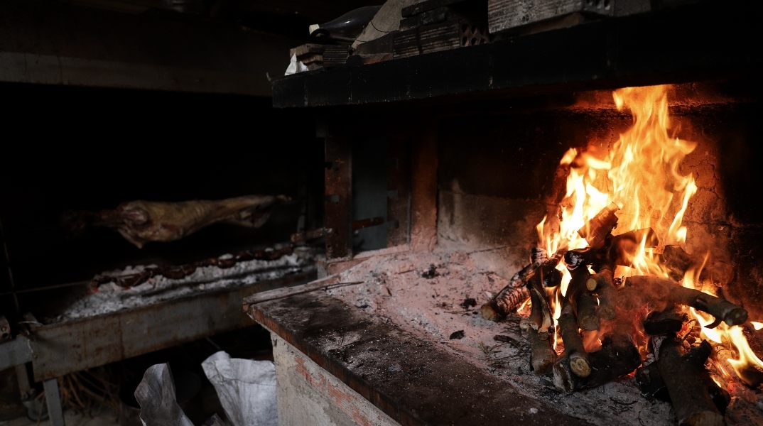Καιρός Πάσχα: Με συννεφιά και βροχές το ψήσιμο οβελία