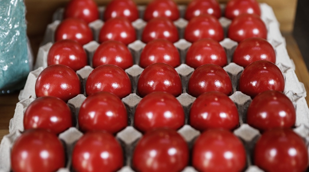 Βαμμένα κόκκινα αυγά