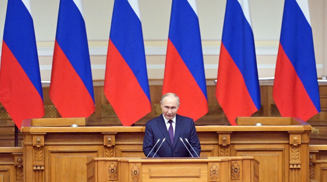 Ρωσία: Ο πρόεδρος Πούτιν ζήτησε τη διεξαγωγή στρατιωτικών γυμνασίων που θα περιλαμβάνουν εξάσκηση στη χρήση τακτικών πυρηνικών όπλων.