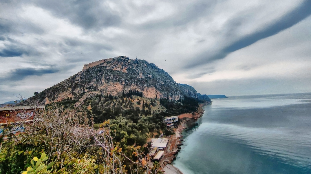 Καιρός: Βροχές και πτώση θερμοκρασίας την Πέμπτη και την Παρασκευή