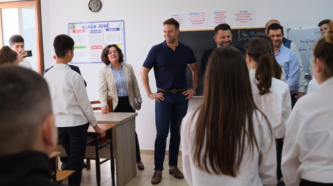 Κασσελάκης: Επίσκεψη σε μειονοτικό σχολείο Αλβανίας