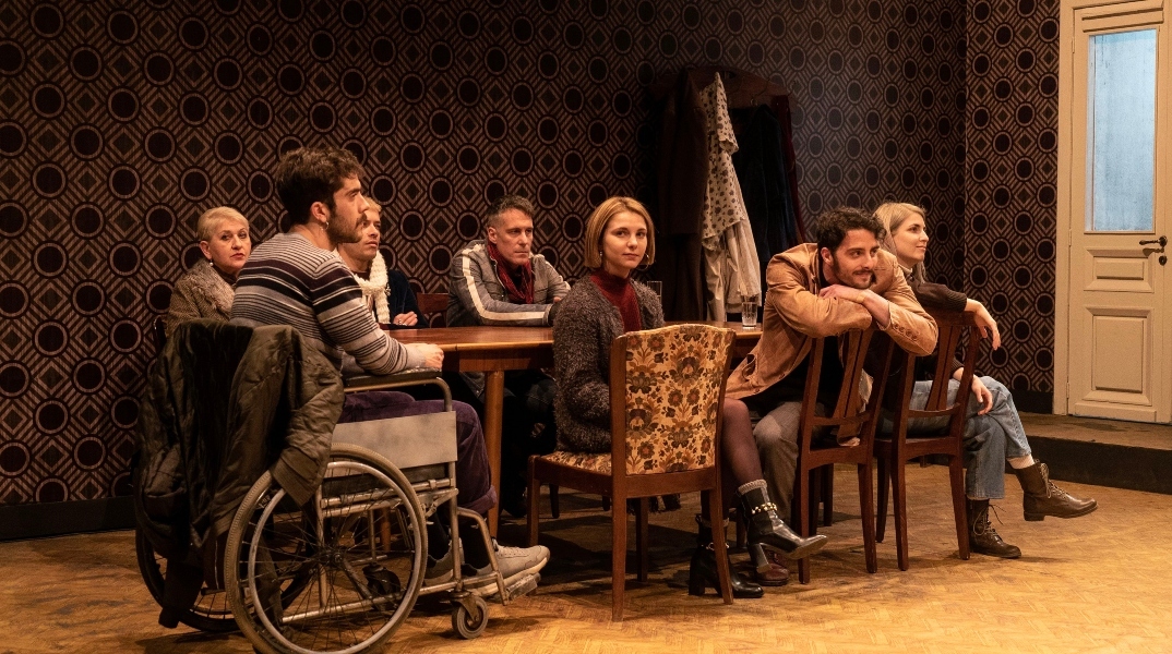 Κερδίστε 15 διπλές προσκλήσεις για την πρεμιέρα της θεατρικής παράστασης «Σ’ εσάς που με ακούτε»