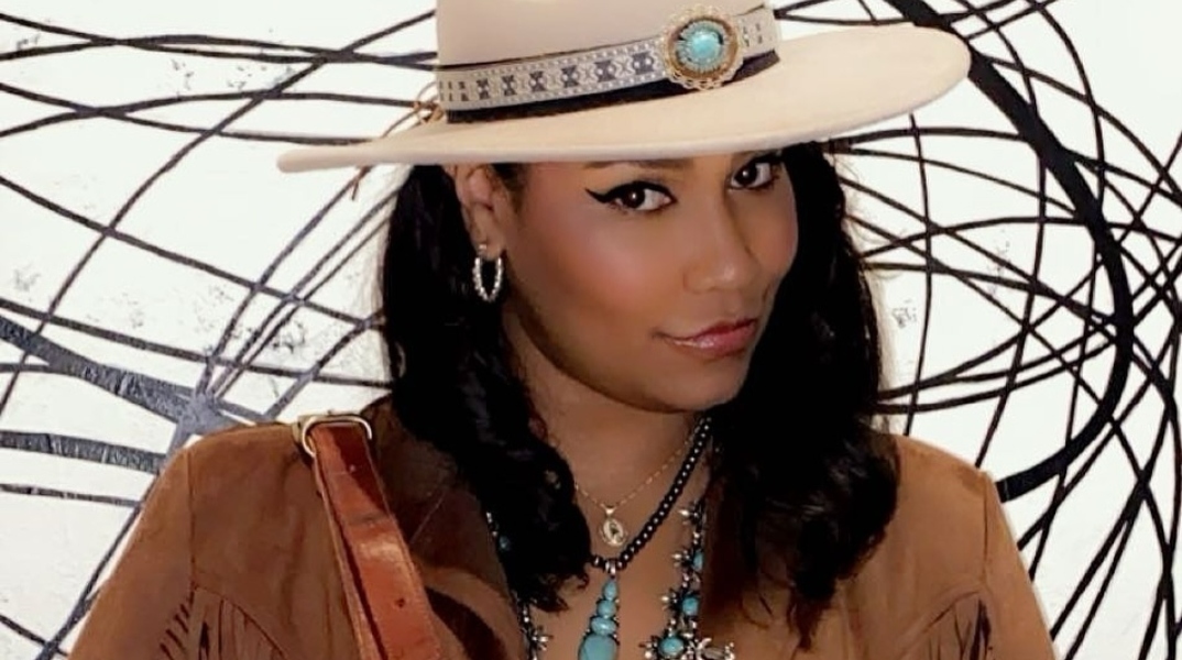 Όχι, η Σίρα Σέβεν δεν είναι ο θηλυκός Άντριου Τέιτ - είναι κάτι χειρότερο