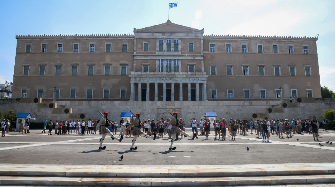 Kύκλος Ιδεών: Συνέδριο με θέμα «Η καμπύλη της Μεταπολίτευσης» (1974-2024) από 12 έως 14 Μαΐου - Σε συνεργασία με το Οικονομικό Φόρουμ των Δελφών.