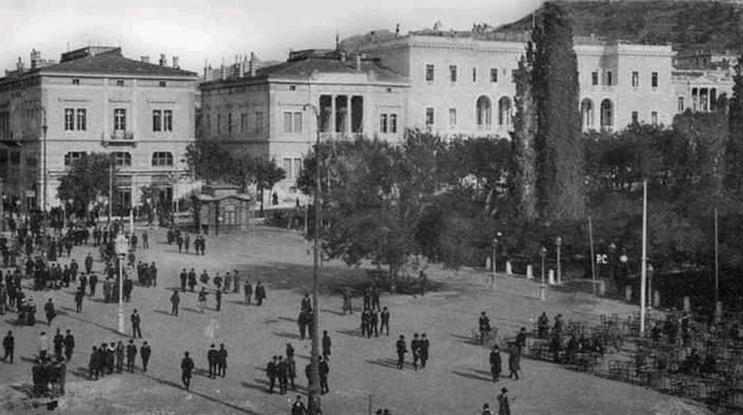 Ο Γιάννης Ηλίδης μας ταξιδεύει στην Αθήνα του ‘60 και του ‘70