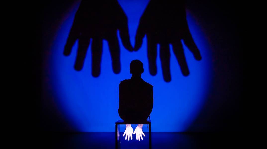 Black dot: μία performance σωματικού θεάτρου από την ομάδα ΠΛΕΥΣΙΣ