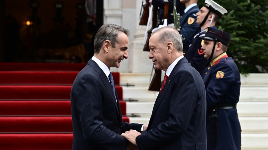 Ο Κυριάκος Μητσοτάκης με τον Ρετζέπ Ταγίπ Ερντογάν