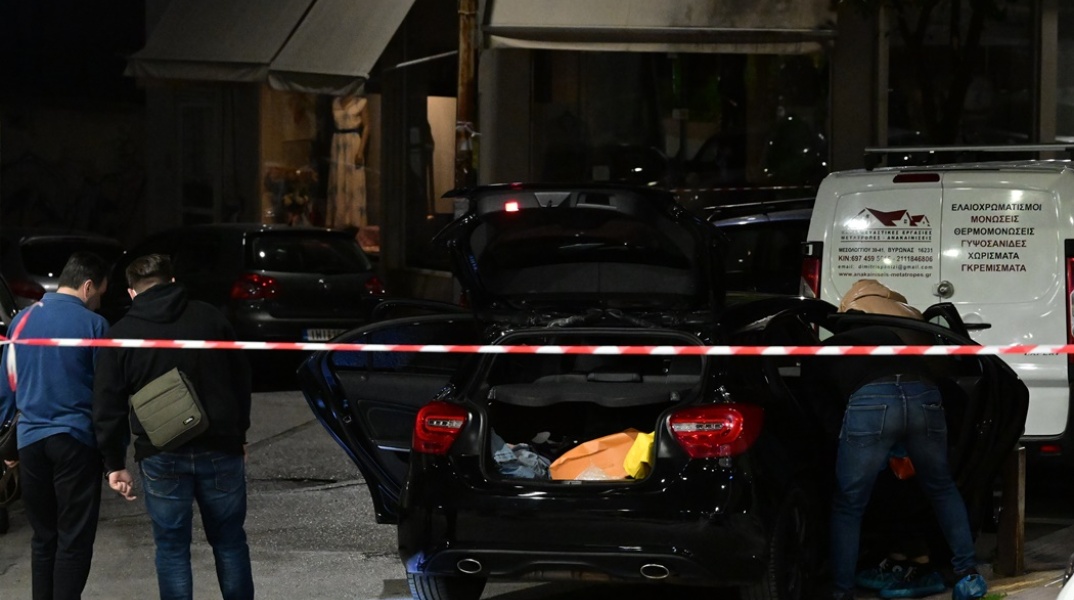 Το σημείο της δολοφονίας του 32χρονου στον Βύρωνα και το όχημα στο οποίο δέχθηκε τους πυροβολισμούς
