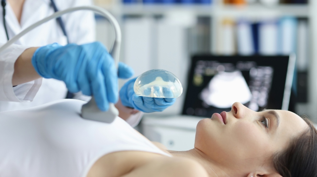 Εμφυτεύματα στήθους: Πόσο σχετίζονται με την εμφάνιση καρκίνου 