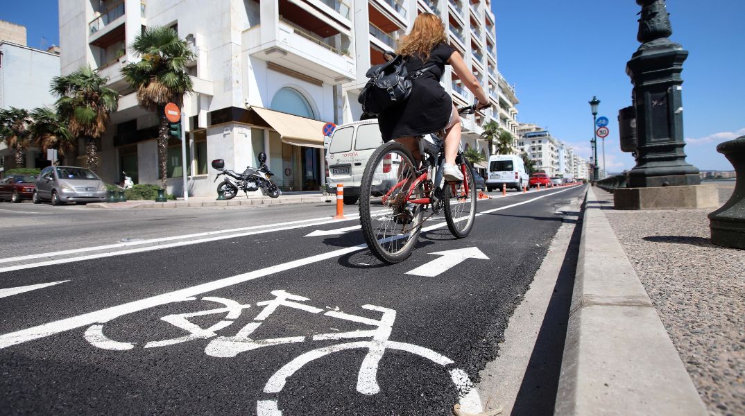Θεσσαλονίκη: Τουριστικός ποδηλατόδρομος δημιουργείται στο παραλιακό μέτωπο, από το Μέγαρο Μουσικής μέχρι τη Νέα Κρήνη.