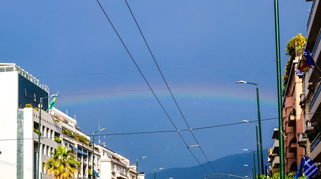 Ουράνιο τόξο στον ουρανό της Αθήνας