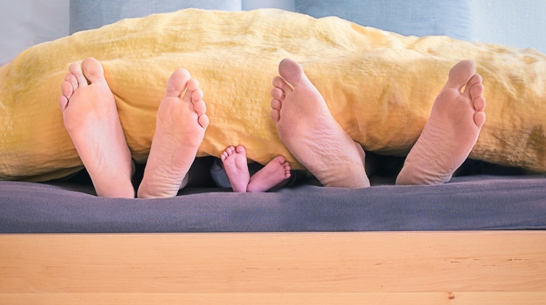 Πατούσες γονέων και του παιδιού τους