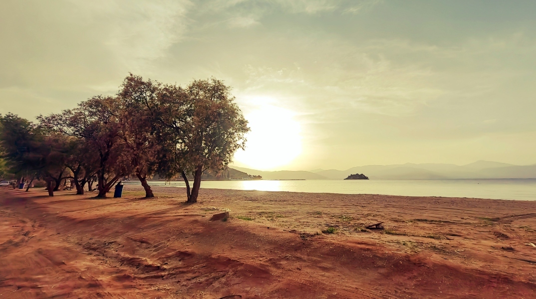 Καιρός σήμερα: Σκόνη, λασποβροχές και υψηλές θερμοκρασίες