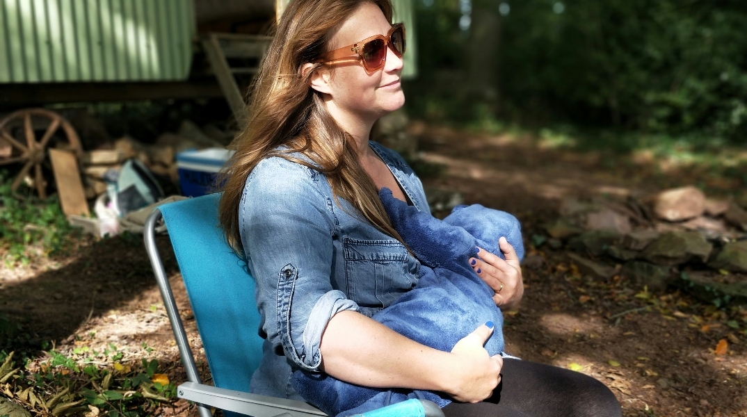 Μήνυσε μουσείο που της απαγόρευσε να θηλάσει 