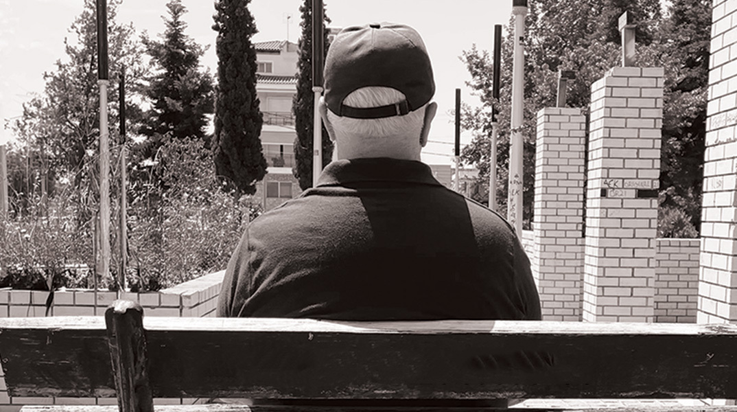 «Αόρατοι άνθρωποι – Μαθήματα ζωής από τον άστεγο Μιχάλη Σαμόλη», εκδόσεις Παπαδόπουλος