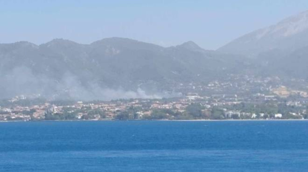 Φωτιά στην Πάτρα: Εκκενώθηκαν 2 σχολεία στην περιοχή Πλατάνι 