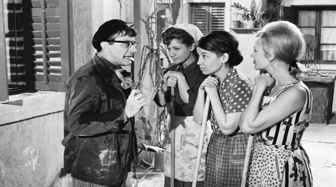 Σινεμά: Ο Γιώργος Φλωράκης γράφει για το βιβλίο «Μια ιστορία του ελληνικού κινηματογράφου» του Βρασίδα Καραλή (εκδόσεις Δώμα).