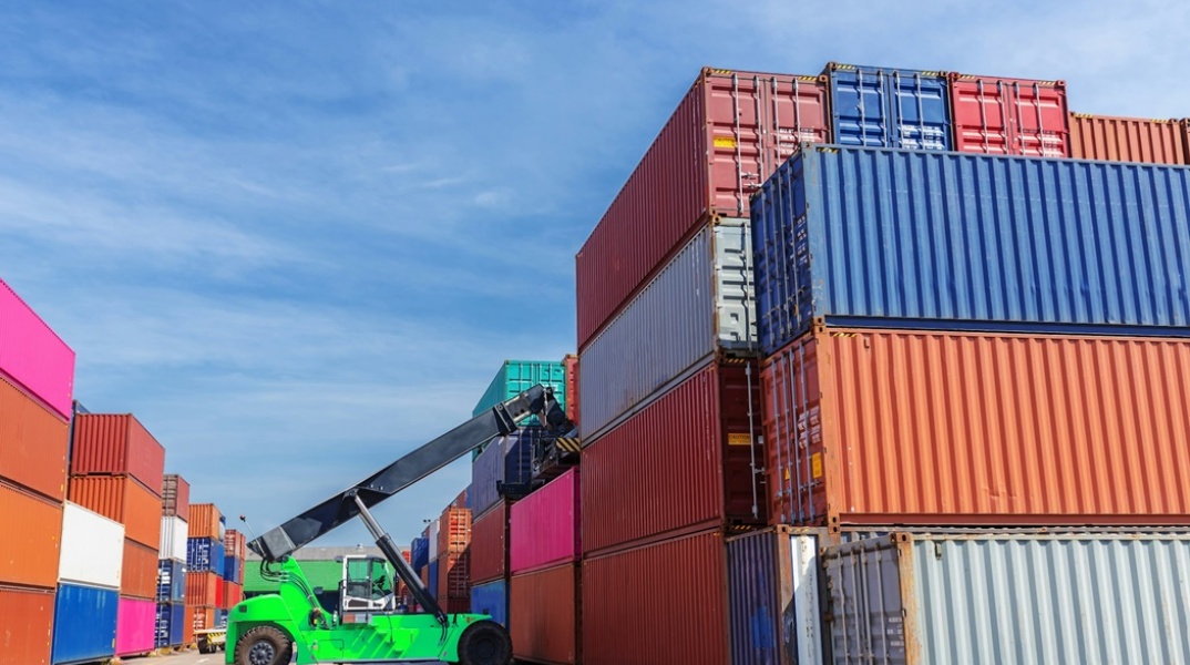 Κοντέινερ και φορτωτής