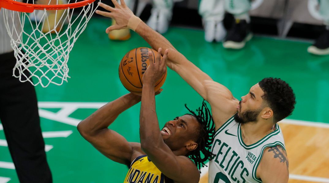 NBA: Πέισερς - Σέλτικς 111-114 - Έγινε το 3-0 στη σειρά των τελικών της Ανατολής - Η ομάδα της Βοστόνης χρειάζεται μια νίκη για να φτάσει στον τελικό.