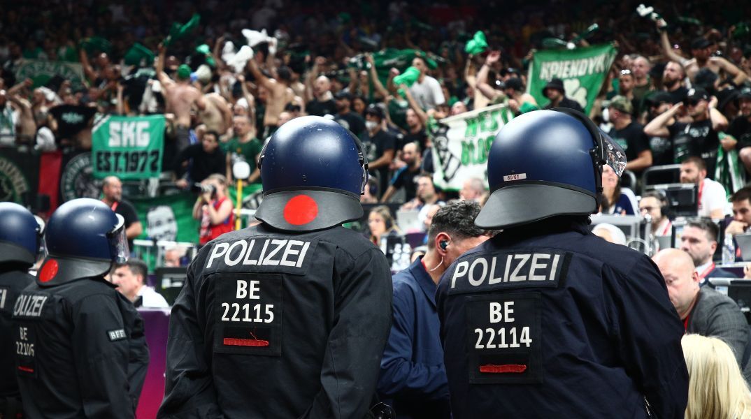 Final Four 2024: Συμπλοκές οπαδών Παναθηναϊκού και Ολυμπιακού στο Βερολίνο λίγο πριν τον τελικό της Euroleague - Πώς ξέσπασαν τα επεισόδια.