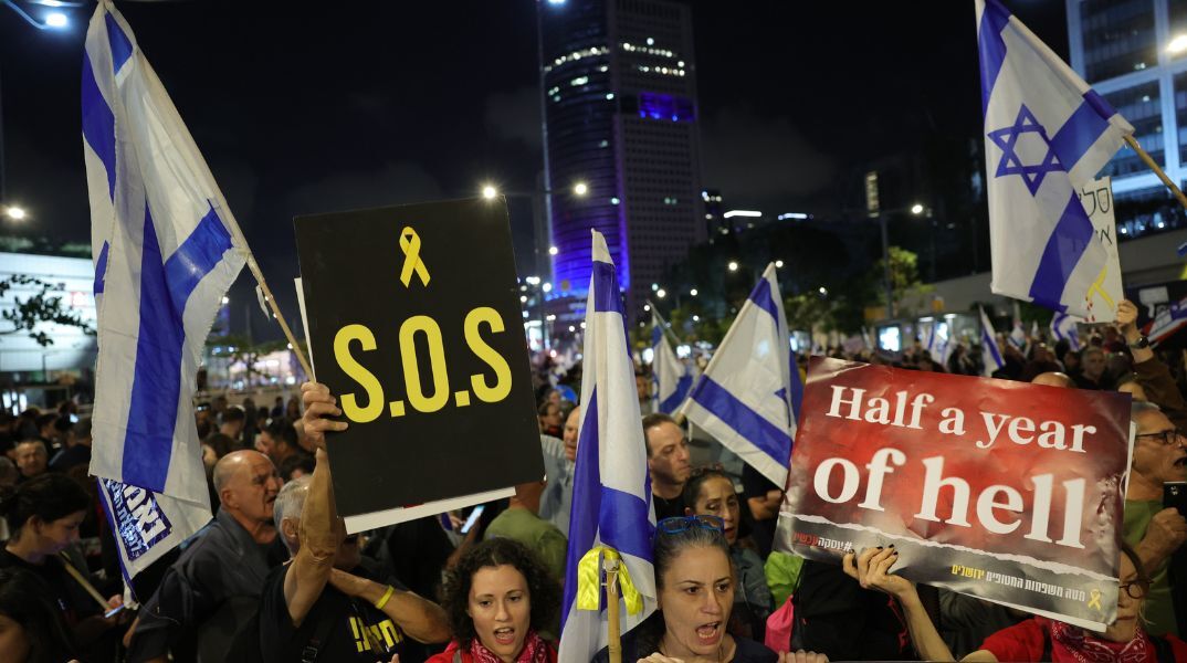 Ισραήλ: Χιλιάδες διαδηλωτές συγκεντρώθηκαν στο Τελ Αβίβ με αίτημα την επιστροφή των ομήρων από τη Λωρίδα της Γάζας.