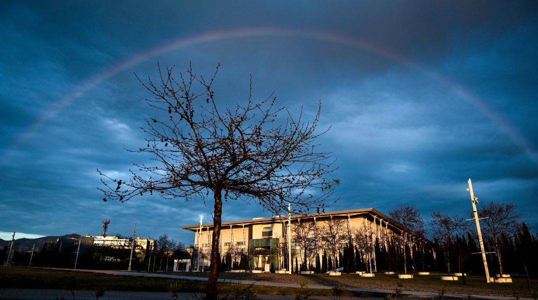 Ο καιρός αύριο: Αίθριος με τοπικές βροχές τη Δευτέρα 27 Μαΐου - Έως 28 βαθμούς Κελσίου η θερμοκρασία - Πρόγνωση από το meteo και την ΕΜΥ