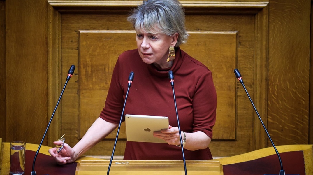 Έλενα Ακρίτα