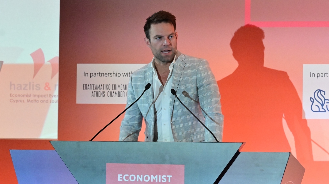 Από τις κεντροαριστερές αυταπάτες στη συμμαχία με το πολιτικό κέντρο 