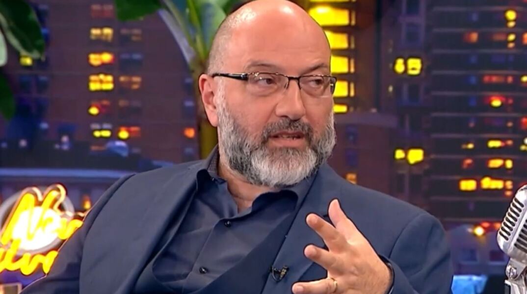 Σάκης Αρναούτογλου