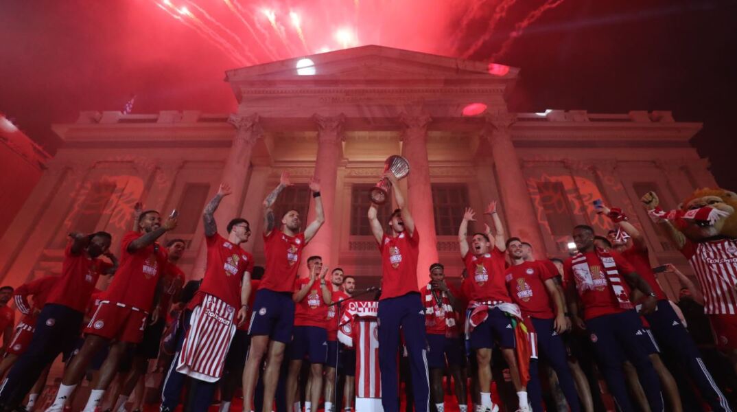 Ολυμπιακός: Υποδοχή ηρώων στον Πειραιά για τους παίκτες