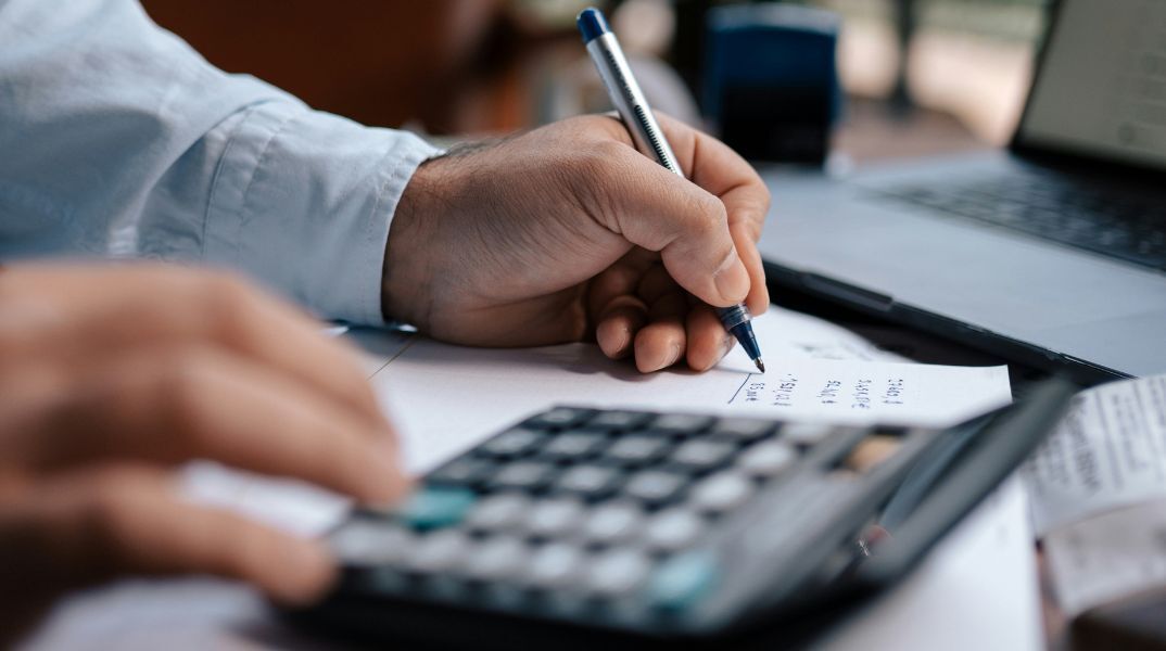 Θεσσαλονίκη: Καταδίκη τριών πρώην εφοριακών για απιστία - Οι παράνομες φοροαπαλλαγές ζημίωσαν με 184.000 ευρώ το ελληνικό Δημόσιο.