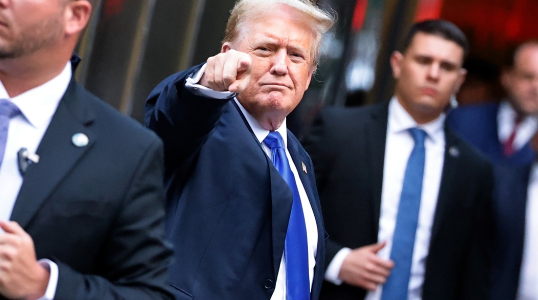 Ο πρώην πρόεδρος των ΗΠΑ, Ντόναλντ Τραμπ, καταδικάστηκε για 34 κατηγορίες