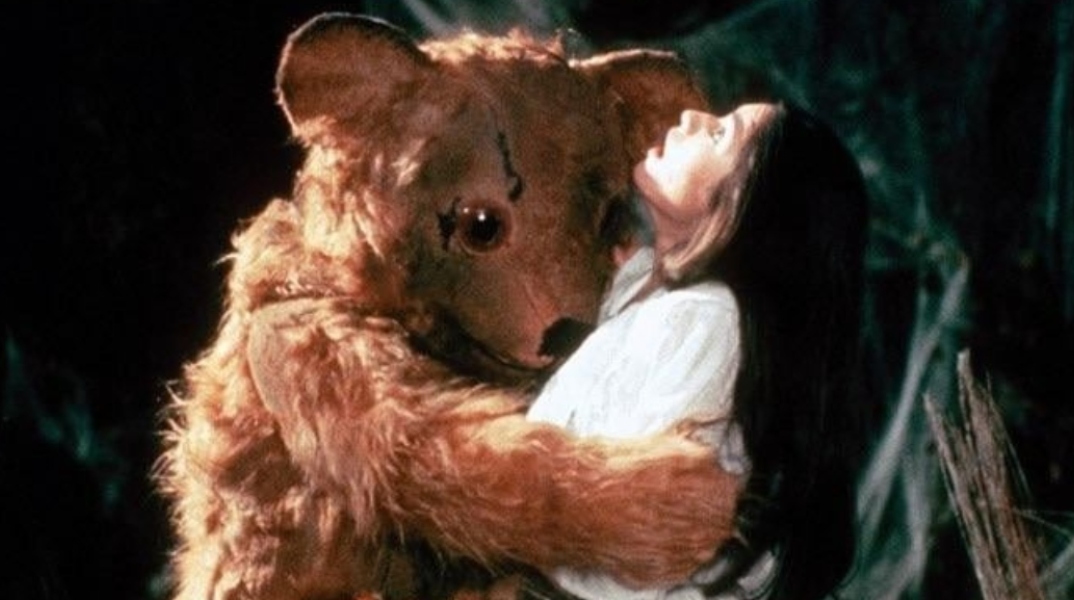 Με τον άνδρα ή με τον αρκούδα; Ή πάντα με το θύμα; Πάντα με την επιζώσα; 