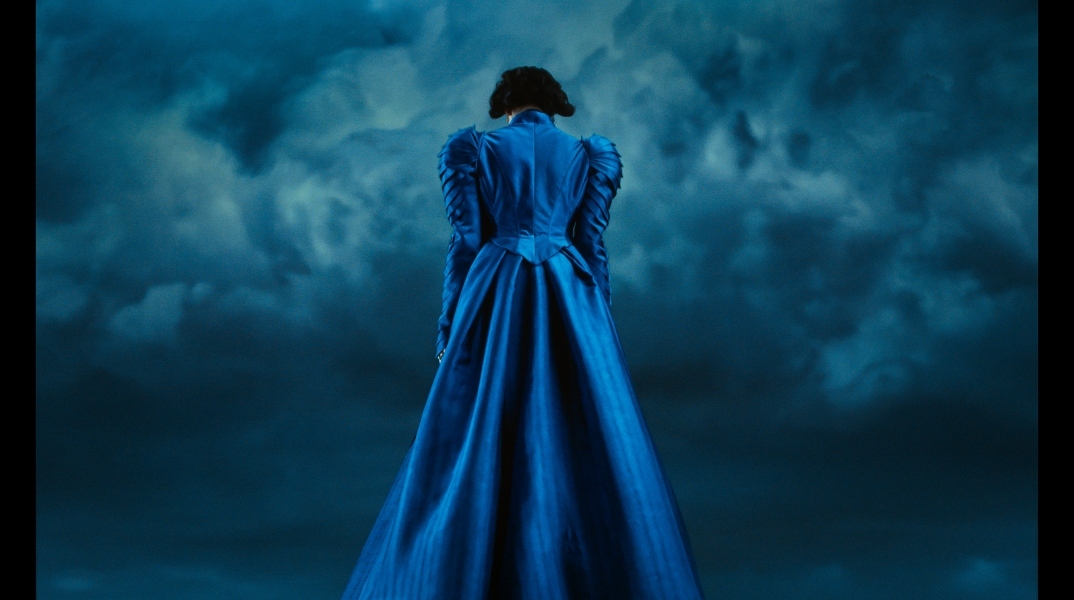 Τα κουστούμια του Poor Things από σήμερα στο Μουσείο Μπενάκη