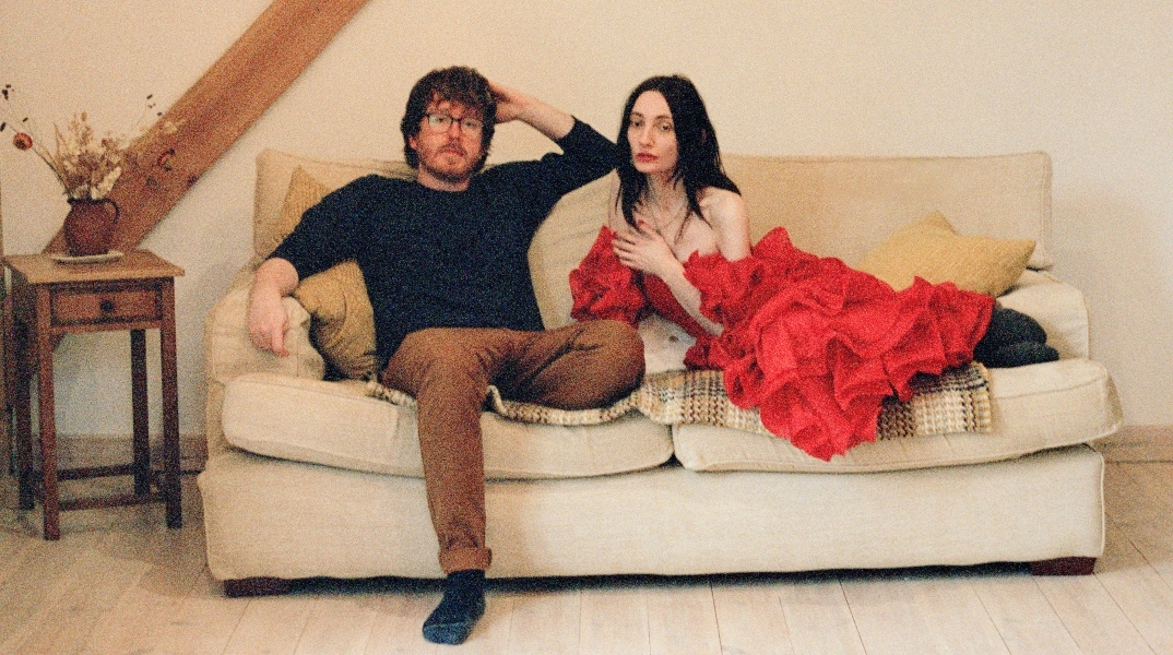 Οι King Hannah βουτούν στα βαθιά και συνεργάζονται με τη Sharon Van Etten