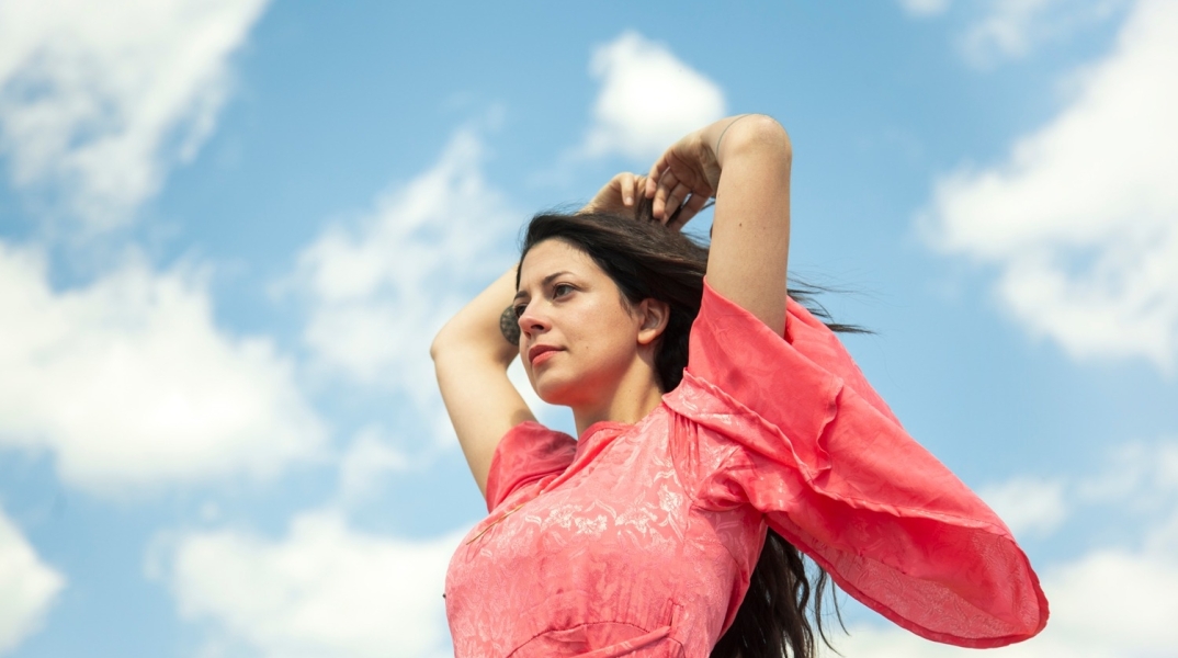 Η Maroulita de Kol παρουσιάζει τον δίσκο Anásana και το EP Anatélo