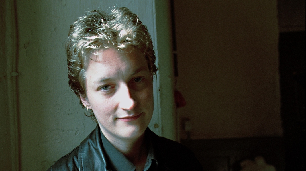 Sarah Kane: Ποια ήταν η σημαντική αγγλίδα θεατρική συγγραφέας - Το βιβλίο «Άπασα» περιλαμβάνει τις μεταφράσεις όλων των έργων της από τον Αντώνη Γαλέο (Κάπα Εκδοτική).