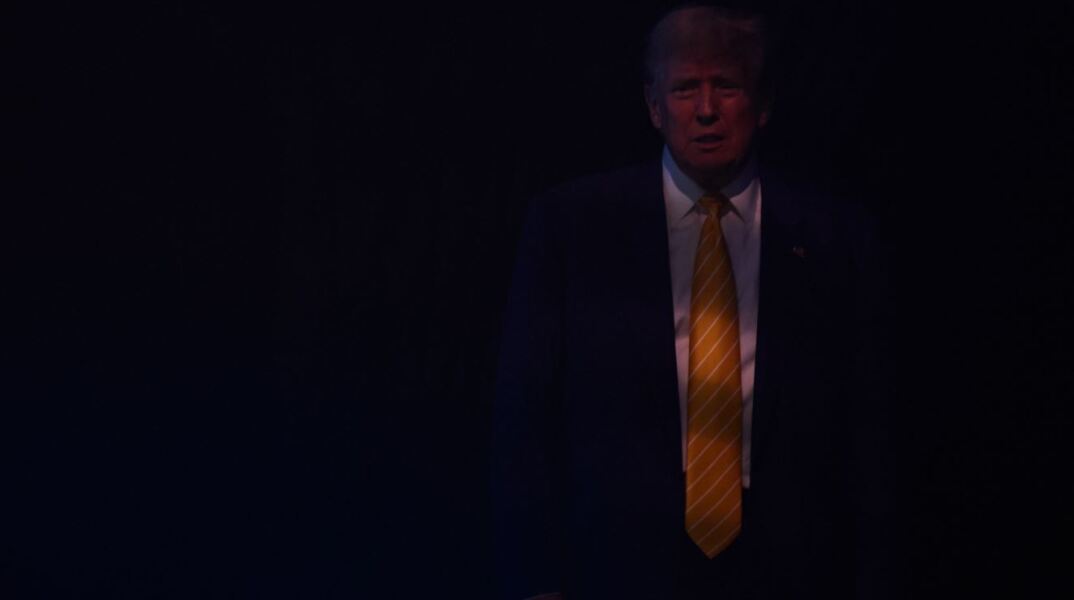 Τραμπ: Επέστρεψε στις προεκλογικές ομιλίες με επίθεση κατά Μπάιντεν