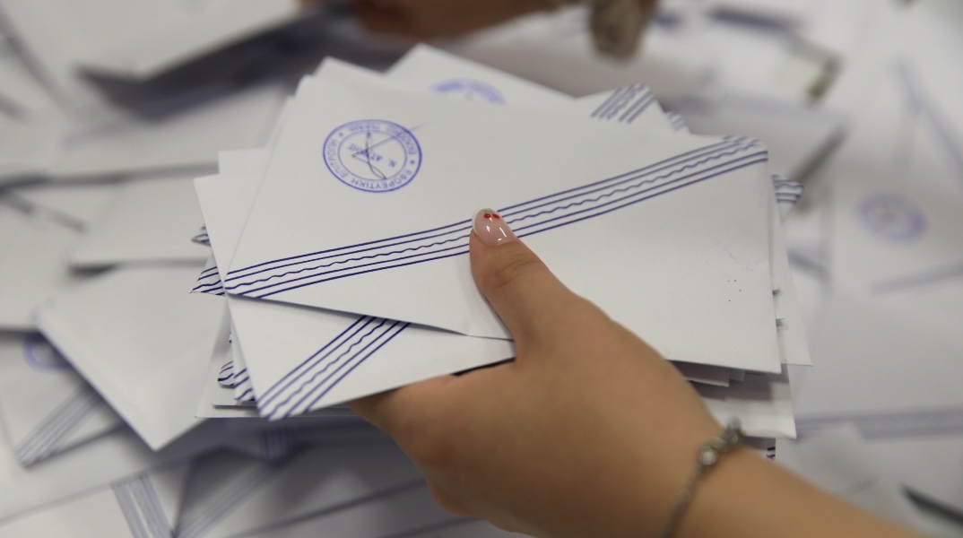 Ευρωεκλογές 2024: Τι δείχνει το exit poll στο 100% από την ΕΡΤ