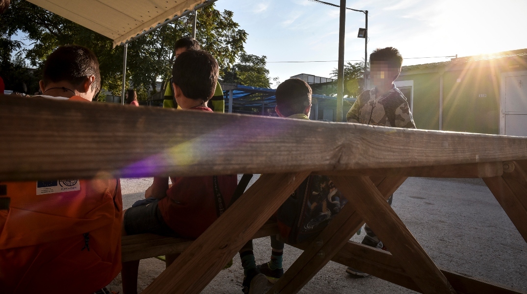 Καύσωνας: Κλειστά σχολεία και τηλεργασία στο δημόσιο