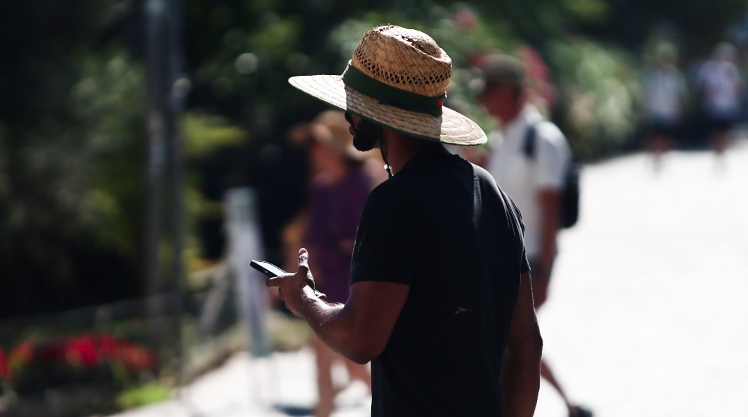 Καύσωνας: Mέτρα για τους εργαζόμενους σε ιδιωτικό τομέα και delivery