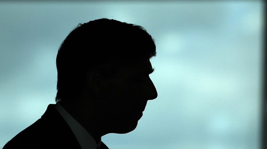 Η σκιά του Ρίσι Σούνακ