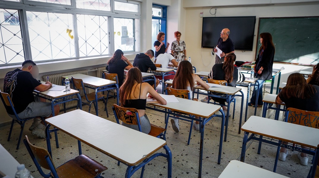 Υποοψήφιοι των Πανελληνίων Εξετάσεων στο εξεταστικό κέντρο