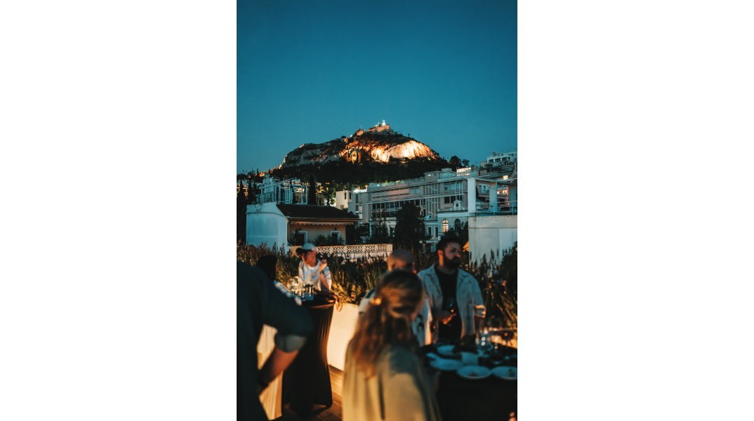 ATHENS FLAIR: Ένα μαγικό roof garden στη σκιά του Λυκαβηττού