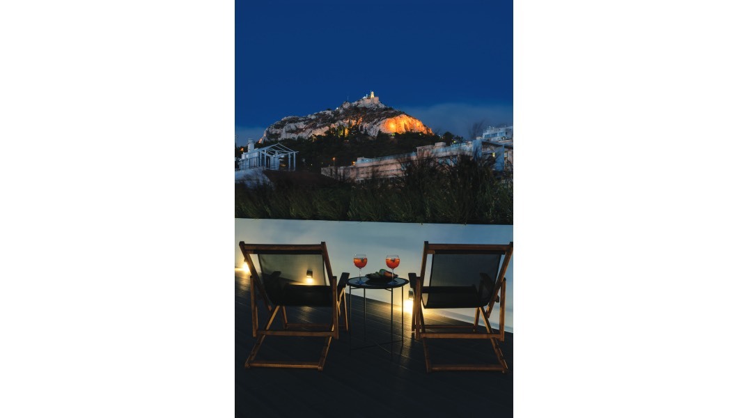 ATHENS FLAIR: Ένα μαγικό roof garden στη σκιά του Λυκαβηττού