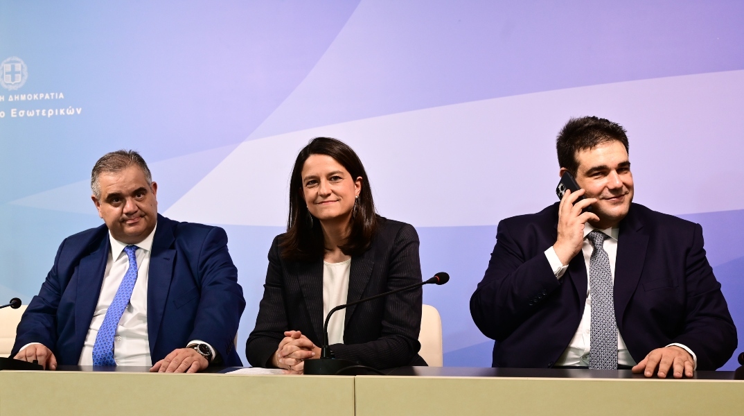 Ανασχηματισμός:Τελετή παράδοσης παραλαβής στο Υπουργείο Εσωτερικών